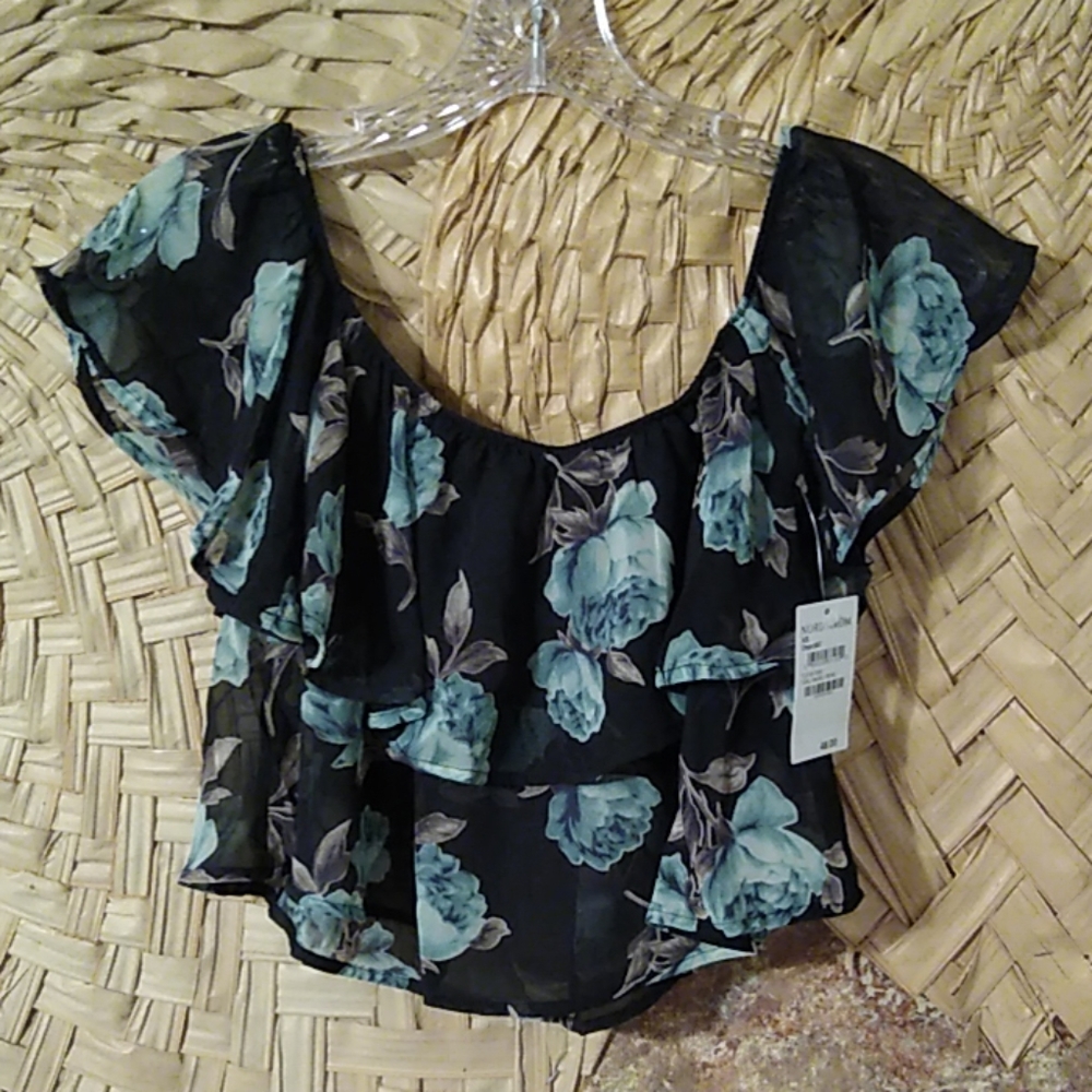 Nordstrom Leith crop top